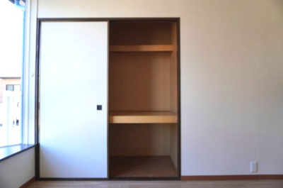【洋室】 | ヴェルデパルコＢ | こちらの洋室も押入があります