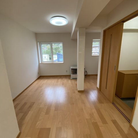 エムケーハイツの居間・リビング