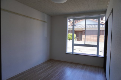 【居間・リビング】 | ヴェルデパルコＡ | こちらの洋室は出窓があります