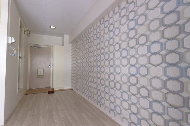 【玄関】 | メゾンド山手 | 廊下から玄関