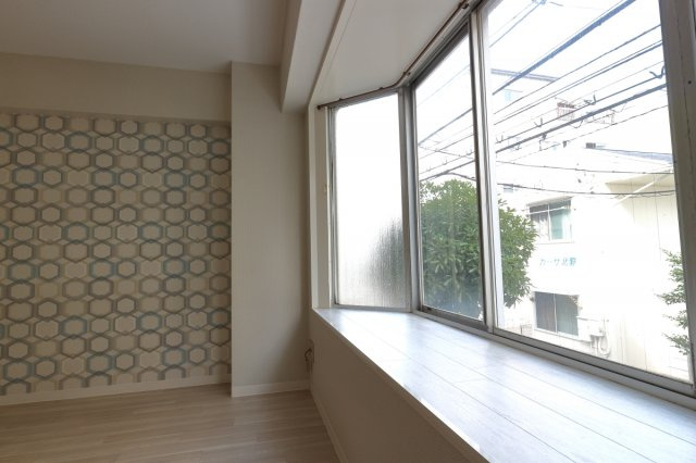 【居間・リビング】 | メゾンド山手 | 嬉しい出窓付き