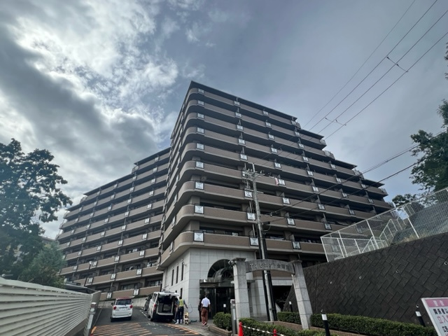 アンビエント金剛東ガーデンコートの外観