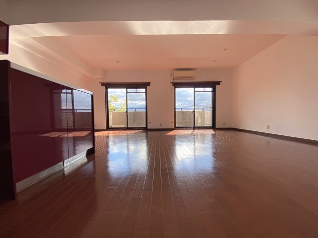 アンビエント金剛東ガーデンコートの居間・リビング