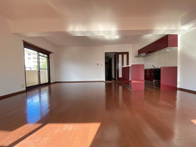 アンビエント金剛東ガーデンコートの居間・リビング