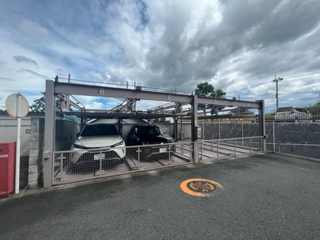 アンビエント金剛東ガーデンコートの駐車場