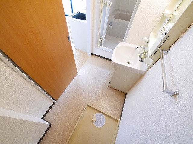 グランドゥールＡ・Ｃのバルコニー|暖かな日差しのふりそそぐバルコニー