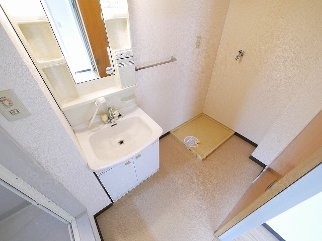 グランドゥールＡ・Ｃの洗面所|ゆったりとスペースのある洗面所