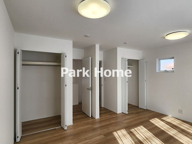 高知市朝倉本町-2号地-戸建ての収納|2F：5.6洋室+5.6洋室クローゼット