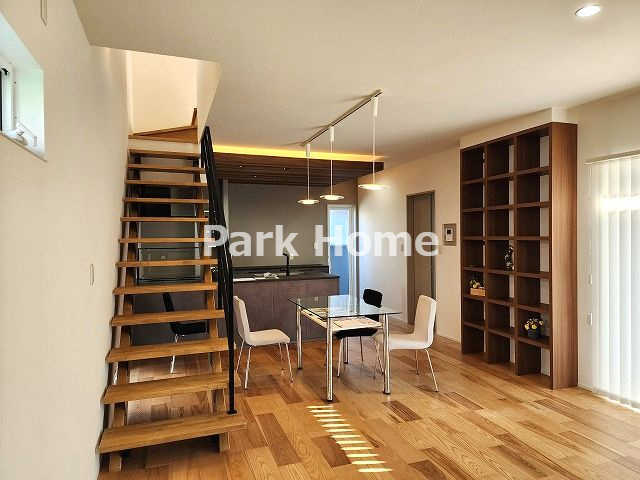 高知市朝倉本町-2号地-新築戸建ての居間・リビング