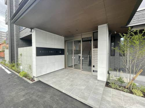 熊本市中央区妙体寺町のアパートのエントランス