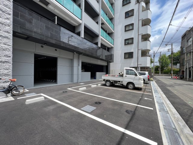 S-RESIDENCEドーム前千代崎の駐車場