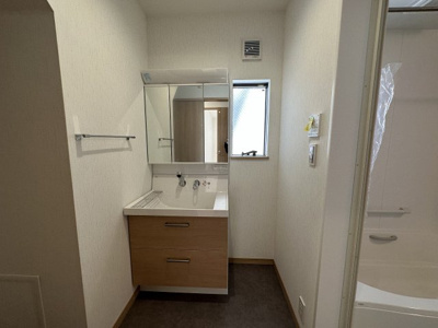 【洗面所】 | 岡谷市塚間町２丁目　中古住宅③ | 洗面
