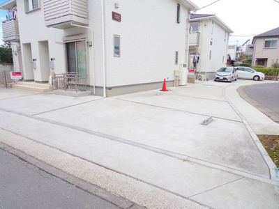 敷地内駐車場　契約必須