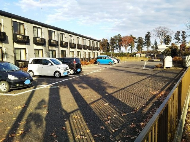 レオパレスセゾンの駐車場