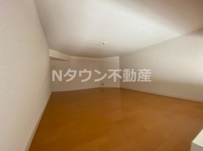 【その他】 | プティ オランジュ | 広くて明るい寝室
