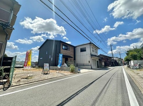 横大路富ノ森町Ⅱ　建築条件付土地の前面道路含む現地写真