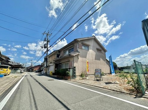 横大路富ノ森町Ⅱ　建築条件付土地の前面道路含む現地写真