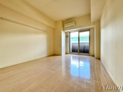 【居間・リビング】 | プレサンス東別院駅前コネクション | ゆったりとしたリビングです