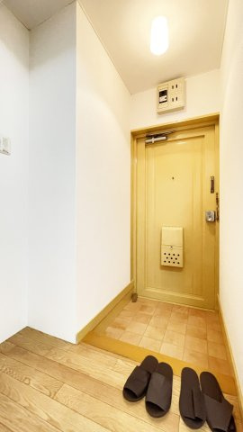 スカイコートスズエの玄関