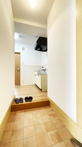 スカイコートスズエの玄関