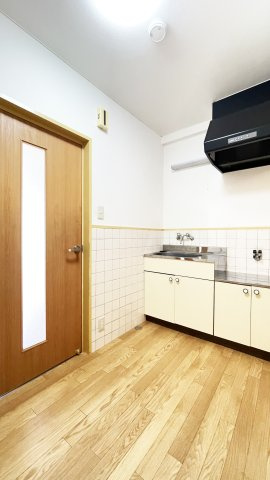 スカイコートスズエの居間・リビング