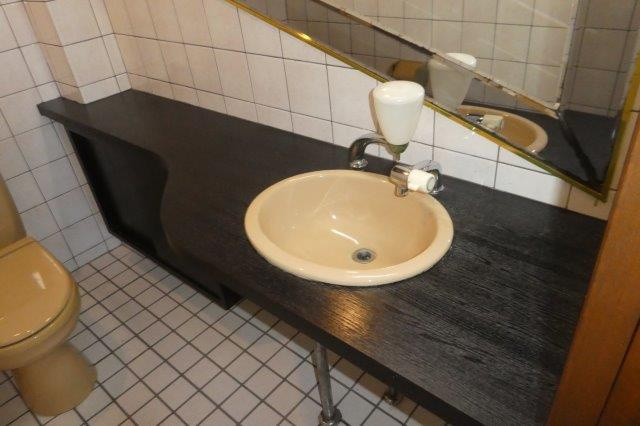 堀南岡本店舗のトイレ|２Fトイレ手洗い