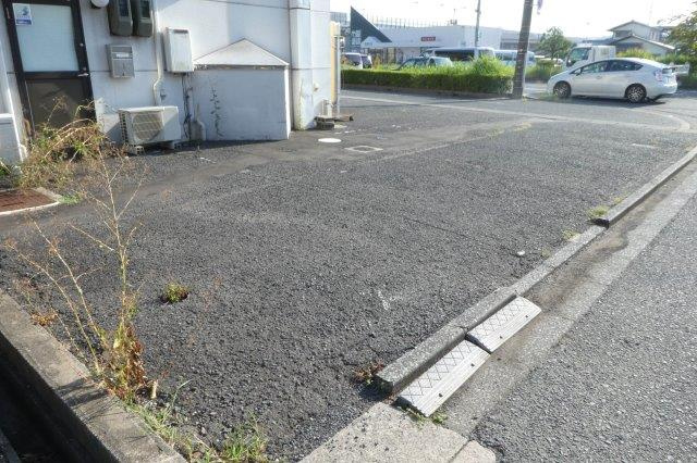 堀南岡本店舗の駐車場