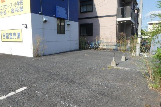 堀南岡本店舗の駐車場|追加駐車場２台分（条件有）