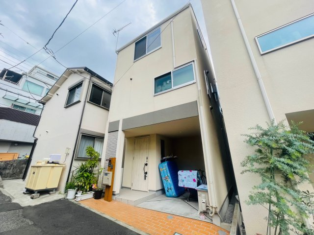 新宿区新宿　戸建の外観