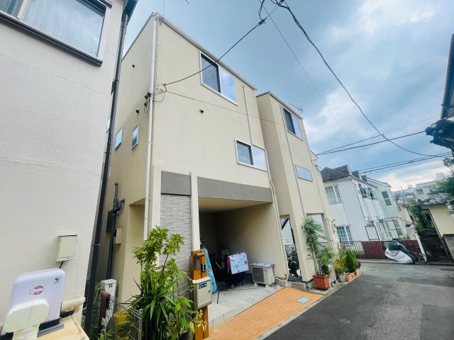 新宿区新宿　戸建の外観