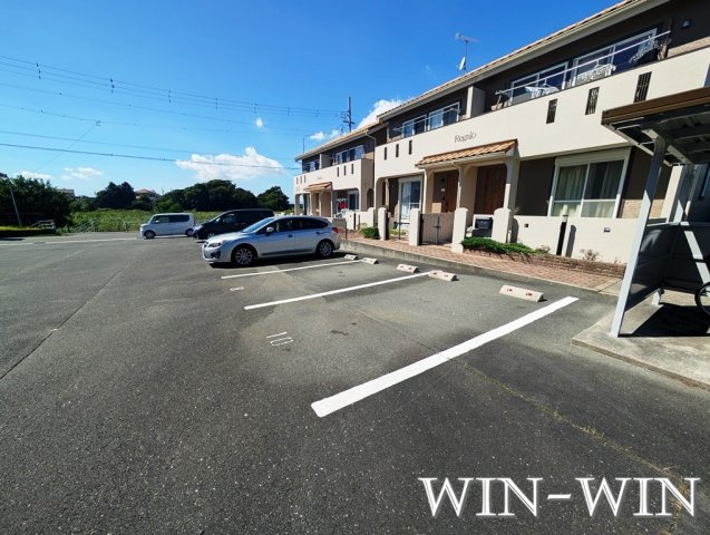 コモド南ヶ丘 Bの駐車場