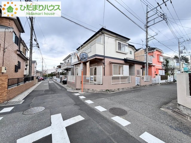 上尾市二ツ宮　中古一戸建ての前面道路含む現地写真