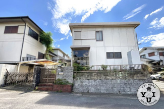 【外観】 | 《54.94坪》の広々とした敷地に、お好きなハウスメーカーで注文住宅が建てられます（＾◇＾）ひな壇になっていますが、一部前面道路との高低差なしなので駐車場スペースも可能です。