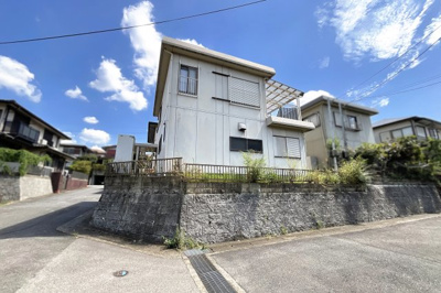 【外観】 | 宇治市宇治野神　注文住宅　建築条件なし　土地 | 前面道路から少し上に家が建つので、道路からの視線も気にせず暮らせます。