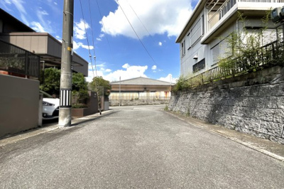 【前面道路含む現地写真】 | 宇治市宇治野神　注文住宅　建築条件なし　土地 | こちらは人気の《菟道第二小学校》エリアですので、教育面でも親御様は安心して頂けます。