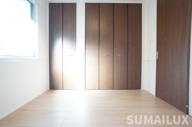 サンライズ新土河原の洋室