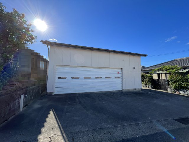 高浜市稗田町4丁目中古住宅の駐車場