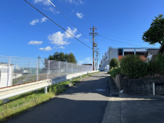 高浜市稗田町4丁目中古住宅の前面道路含む現地写真