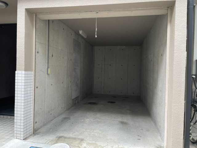 中古戸建　大東市氷野３丁目の駐車場