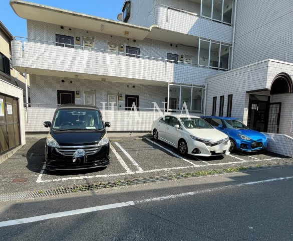 ロイヤルコーポ壱番館の駐車場