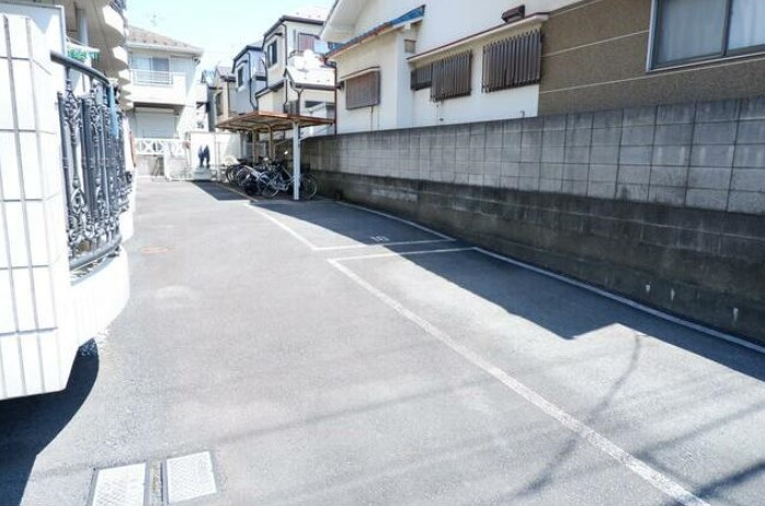 ハリソンコートの駐車場