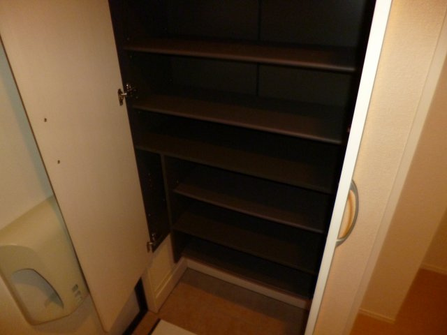 ナウリヴィエールの玄関|シューズボックス