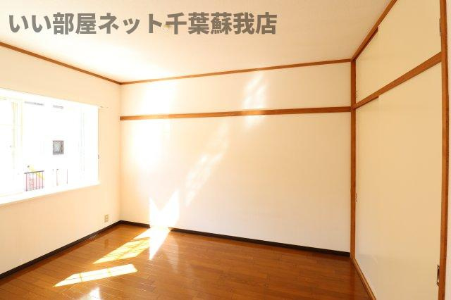 ヒルズ青葉台の洋室|落ち着いた色調の洋室です