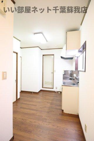 ヒルズ青葉台の居間・リビング|キッチンスペース