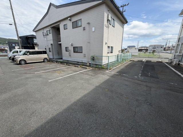 センチュリーハウス津志田Bの駐車場
