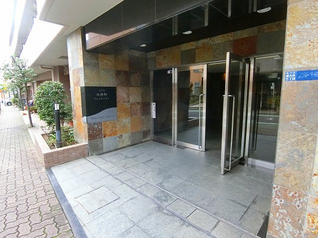 コスモ大井町グレイスシティのエントランス