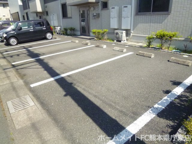 熊本市東区下江津８丁目のアパートの駐車場