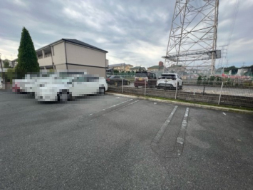 オブコニカの駐車場