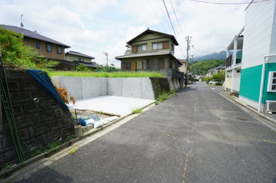 【前面道路含む現地写真】 | 広島県大竹市　土地 | 前面道路含む現地写真です。