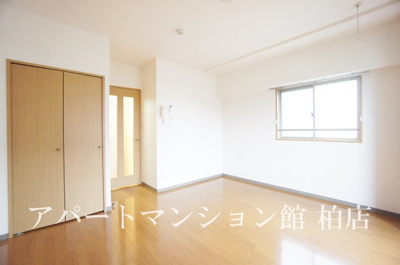 【居間・リビング】 | ラティニア | 反転タイプ